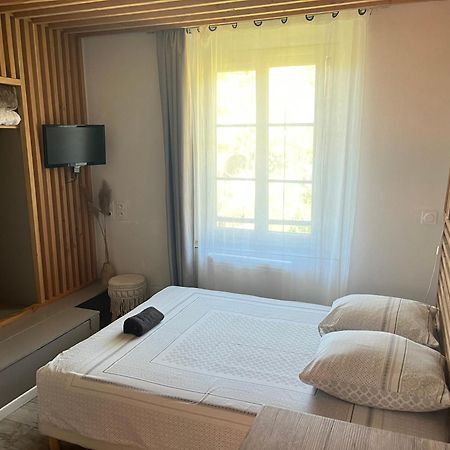 Les Glycines, Charmant Studio Au Calme Dans Batisse De Maitre Proche Du Centre Ville Parking Gratuit ديني-ليه-بان المظهر الخارجي الصورة