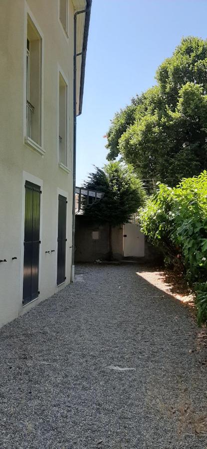 Les Glycines, Charmant Studio Au Calme Dans Batisse De Maitre Proche Du Centre Ville Parking Gratuit ديني-ليه-بان المظهر الخارجي الصورة