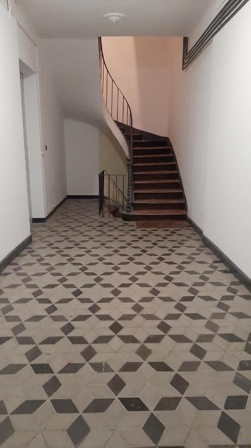 Les Glycines, Charmant Studio Au Calme Dans Batisse De Maitre Proche Du Centre Ville Parking Gratuit ديني-ليه-بان المظهر الخارجي الصورة